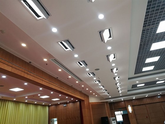 學校報告廳舞臺燈光配置